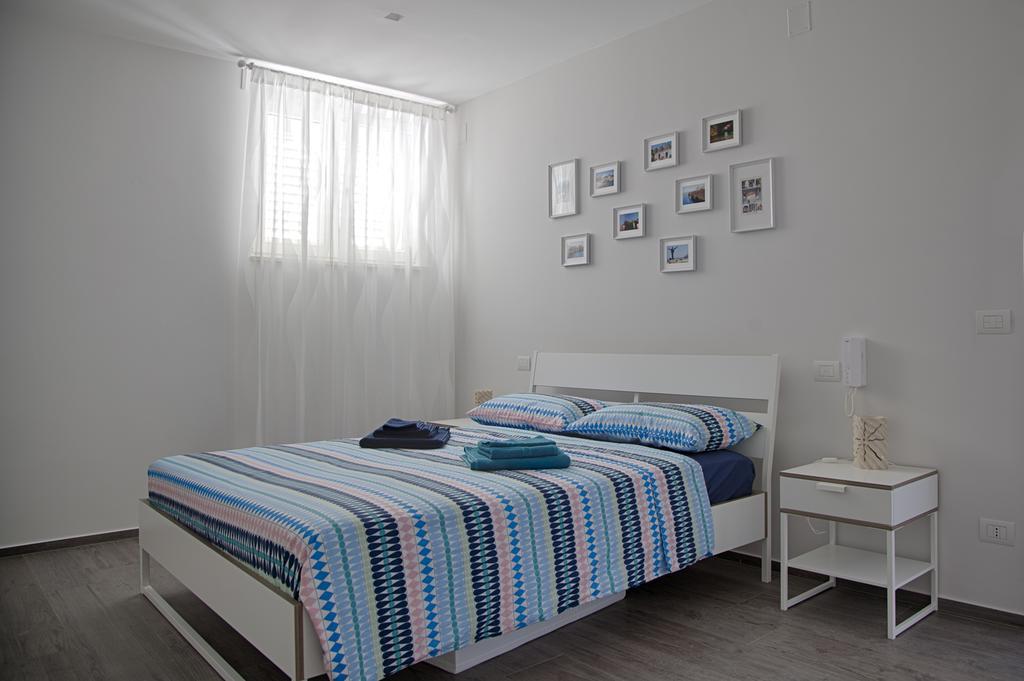 Charlotte'S House Locaz. Turistica Appartement Polignano a Mare Buitenkant foto